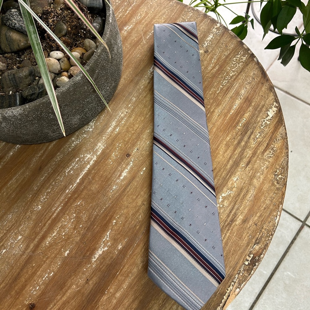 Beau Brummell polyester tie.